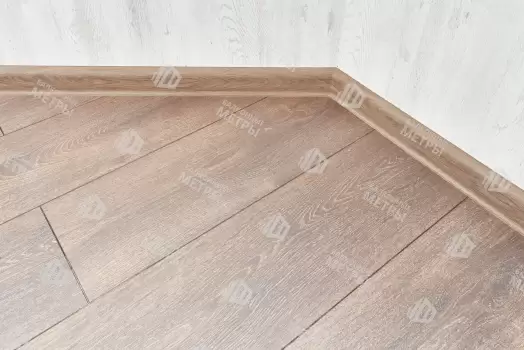 Отделка балкона МДФ панелями с эркерным остеклением Rehau Отделка балкона МДФ панелями с эркерным остеклением Rehau