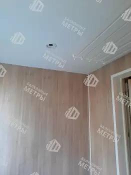 Отделка балкона под ключ ламинатом и натяжным потолком Отделка балкона под ключ ламинатом и натяжным потолком