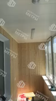 Отделка балкона профилем Rehau Grazio 70 под ключ с утеплением в многоквартирном доме