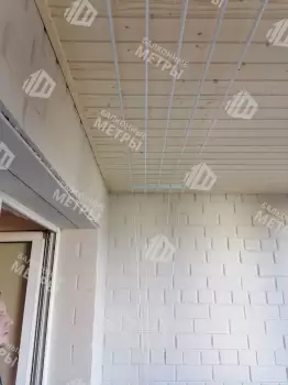 Отделка стен и потолка на балконе