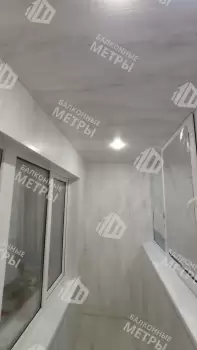 Отделка пола и потолка на балконе в кирпичном доме индивидуальной планировки Отделка пола и потолка на балконе в кирпичном доме индивидуальной планировки