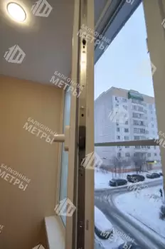 Остекление и отделка балкона ПВХ панелями и ламинатом